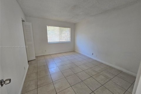 Снять в аренду таунхаус в Лодерхилл, Флорида 2 спальни, 87.7м2, № 1973203 - фото 6