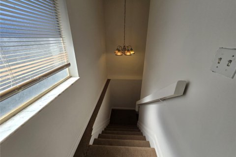 Снять в аренду таунхаус в Лодерхилл, Флорида 2 спальни, 87.7м2, № 1973203 - фото 12