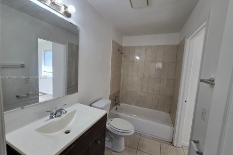 Снять в аренду таунхаус в Лодерхилл, Флорида 2 спальни, 87.7м2, № 1973203 - фото 9