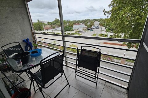 Condominio en venta en Lauderhill, Florida, 3 dormitorios, 111.02 m2 № 1120842 - foto 11
