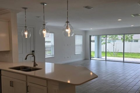 House in Port Charlotte, Florida 2 bedrooms, 140.75 sq.m. № 1911387 - photo 6