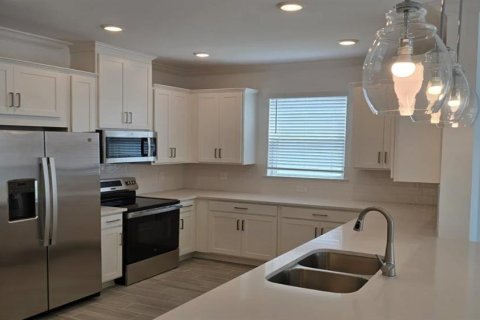 House in Port Charlotte, Florida 2 bedrooms, 140.75 sq.m. № 1911387 - photo 4