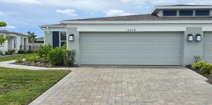 House in Port Charlotte, Florida 2 bedrooms, 140.75 sq.m. № 1911387