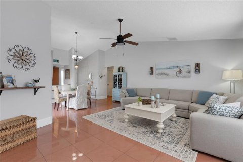 House in Oldsmar, Florida 2 bedrooms, 120.4 sq.m. № 1899040 - photo 8