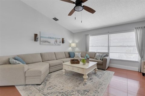 House in Oldsmar, Florida 2 bedrooms, 120.4 sq.m. № 1899040 - photo 10