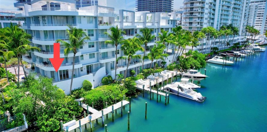 Кондоминиум с 3 спальнями в Майами-Бич, Флорида № 1976115