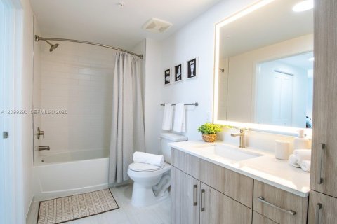 Apartment in Miami, Florida 1 bedroom № 2395473 - photo 12