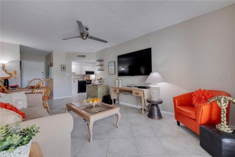 Condominio en alquiler en Treasure Island, Florida, 1 dormitorio, 59.92 m2 № 1807310 - foto 3
