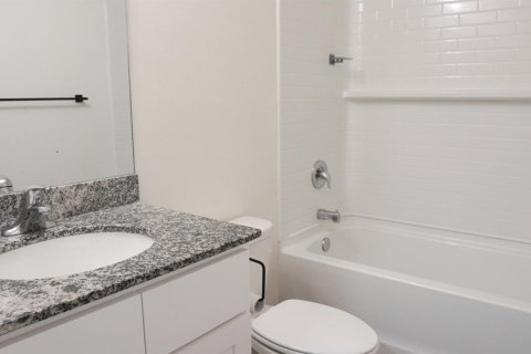 House in Cape Coral, Florida 3 bedrooms, 115.85 sq.m. № 2182109 - photo 24