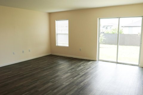 House in Cape Coral, Florida 3 bedrooms, 115.85 sq.m. № 2182109 - photo 25