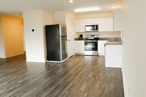 House in Cape Coral, Florida 3 bedrooms, 115.85 sq.m. № 2182109 - photo 10