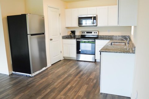 House in Cape Coral, Florida 3 bedrooms, 115.85 sq.m. № 2182109 - photo 9