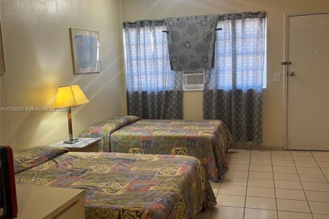 Condo in Hallandale Beach, Florida, 1 bedroom  № 1860098 - photo 9