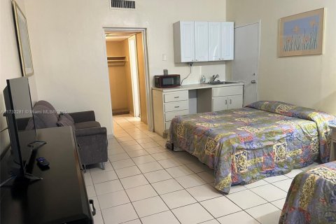 Condo in Hallandale Beach, Florida, 1 bedroom  № 1860098 - photo 10