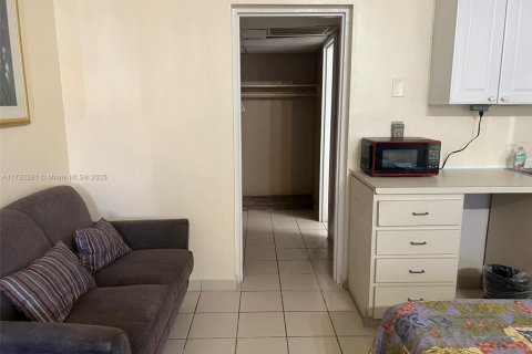 Condo in Hallandale Beach, Florida, 1 bedroom  № 1860098 - photo 5