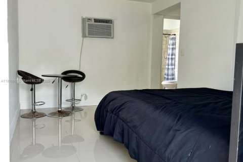 Immobilier commercial à louer à Miami, Floride: 1 chambre, 127.83 m2 № 1770412 - photo 3