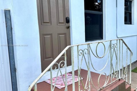 Immobilier commercial à louer à Miami, Floride: 1 chambre, 127.83 m2 № 1770412 - photo 7
