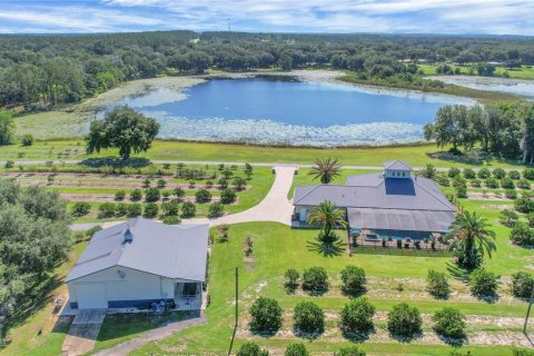 Casa en venta en Weirsdale, Florida, 4 dormitorios, 269.14 m2 № 1844315 - foto 1