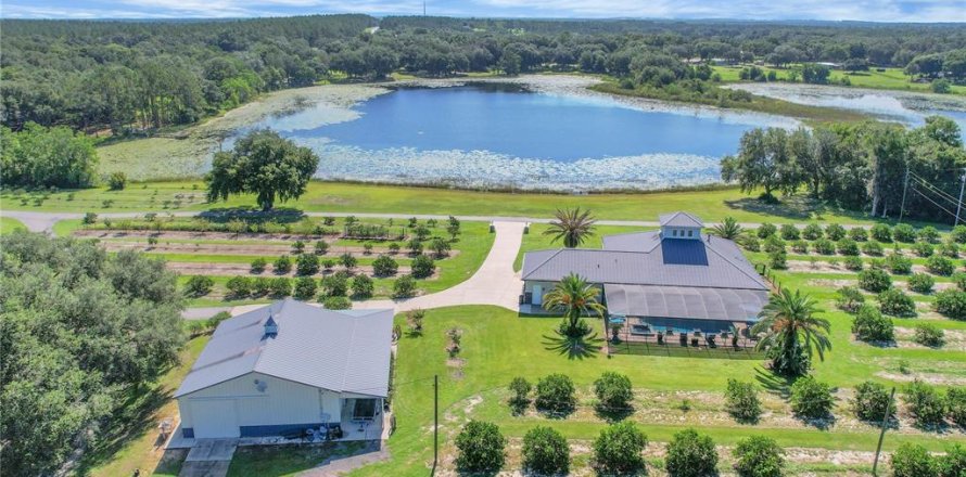 House in Weirsdale, Florida 4 bedrooms, 269.14 sq.m. № 1844315
