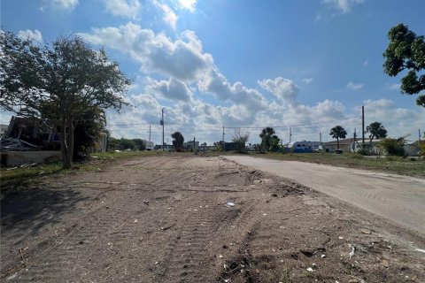 Terreno en venta en Englewood, Florida № 444579 - foto 2