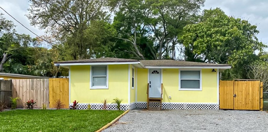 House in Sarasota, Florida 3 bedrooms, 111.48 sq.m. № 2091865