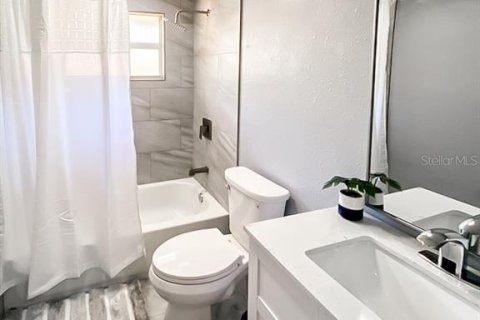 House in Sarasota, Florida 3 bedrooms, 111.48 sq.m. № 2091865 - photo 8