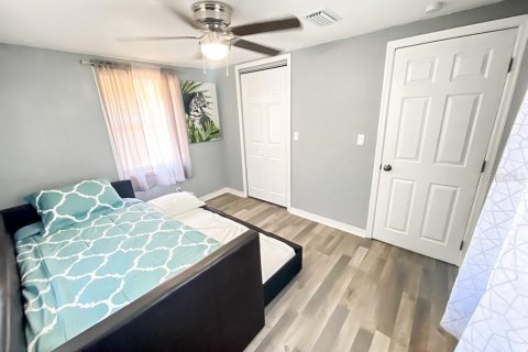 House in Sarasota, Florida 3 bedrooms, 111.48 sq.m. № 2091865 - photo 5