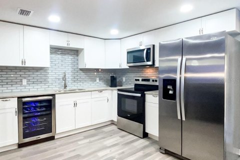 House in Sarasota, Florida 3 bedrooms, 111.48 sq.m. № 2091865 - photo 3