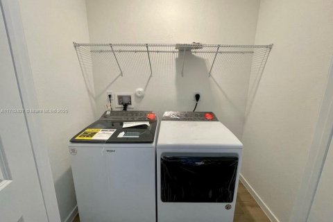 Townhouse in Homestead, Florida 3 bedrooms, 151.24 sq.m. № 1731649 - photo 13