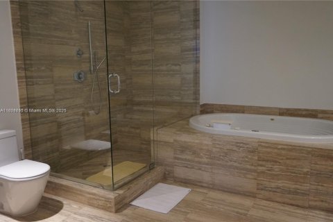 Copropriété à louer à Sunny Isles Beach, Floride: 2 chambres, 193.61 m2 № 1895850 - photo 18
