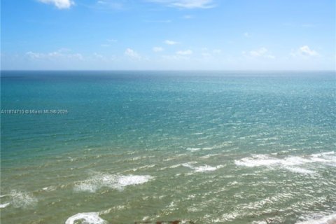 Condominio en alquiler en Sunny Isles Beach, Florida, 3 dormitorios, 193.61 m2 № 1895850 - foto 30