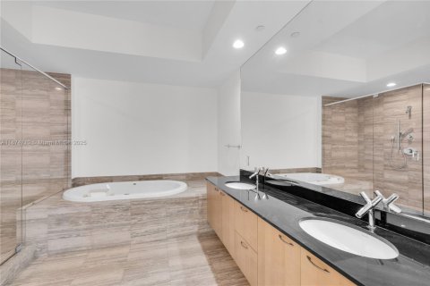 Condominio en alquiler en Sunny Isles Beach, Florida, 3 dormitorios, 193.61 m2 № 1895850 - foto 25