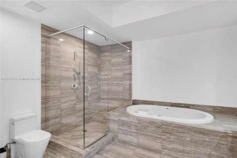 Condominio en alquiler en Sunny Isles Beach, Florida, 3 dormitorios, 193.61 m2 № 1895850 - foto 26