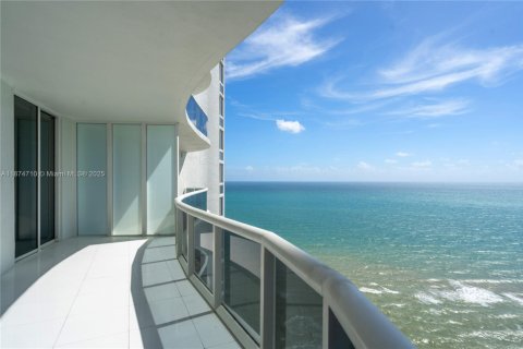 Condominio en alquiler en Sunny Isles Beach, Florida, 3 dormitorios, 193.61 m2 № 1895850 - foto 28