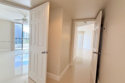 Снять в аренду кондоминиум в Авентура, Флорида 2 спальни, 109.72м2, № 1967434 - фото 7