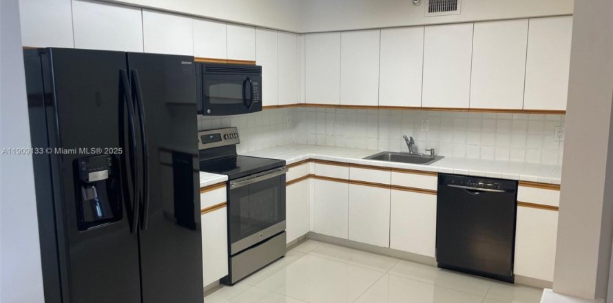 Кондоминиум с 2 спальнями в Авентура, Флорида № 1967434