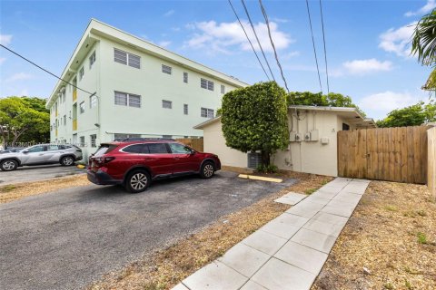 Commercial property in Hollywood, Florida 188.96 sq.m. № 2089105 - photo 17