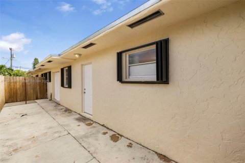 Commercial property in Hollywood, Florida 188.96 sq.m. № 2089105 - photo 13