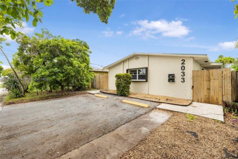 Commercial property in Hollywood, Florida 188.96 sq.m. № 2089105