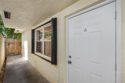 Commercial property in Hollywood, Florida 188.96 sq.m. № 2089105 - photo 4