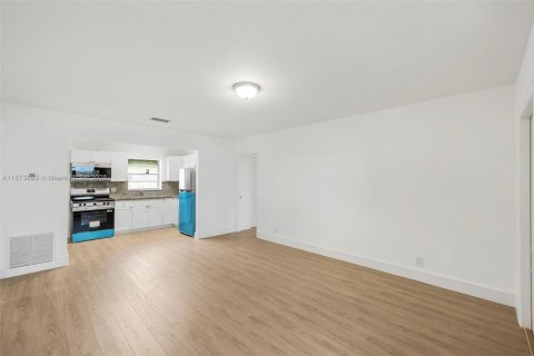 Commercial property in Hollywood, Florida 188.96 sq.m. № 2089105 - photo 22