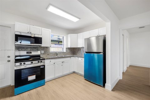 Commercial property in Hollywood, Florida 188.96 sq.m. № 2089105 - photo 27