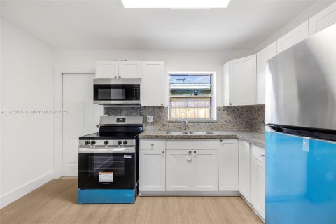 Commercial property in Hollywood, Florida 188.96 sq.m. № 2089105 - photo 26