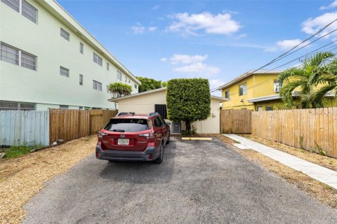 Commercial property in Hollywood, Florida 188.96 sq.m. № 2089105 - photo 16