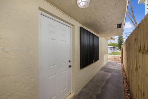 Commercial property in Hollywood, Florida 188.96 sq.m. № 2089105 - photo 5