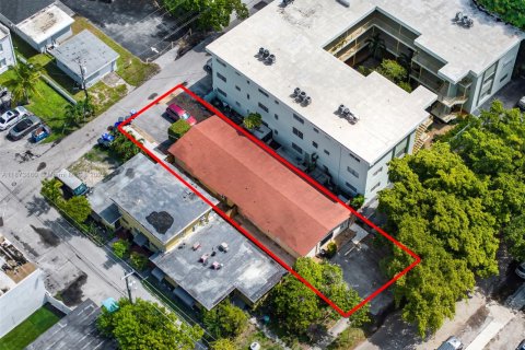Commercial property in Hollywood, Florida 188.96 sq.m. № 2089105 - photo 2