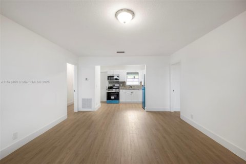 Commercial property in Hollywood, Florida 188.96 sq.m. № 2089105 - photo 21