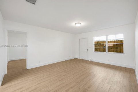 Commercial property in Hollywood, Florida 188.96 sq.m. № 2089105 - photo 23