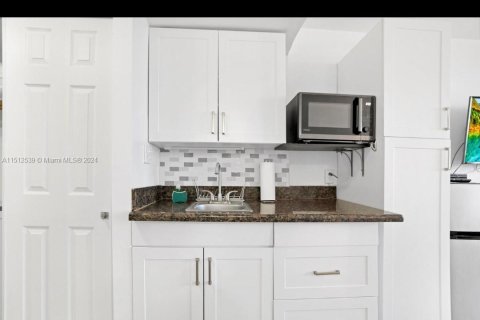 Copropriété à vendre à Sunny Isles Beach, Floride: 33.44 m2 № 1729393 - photo 4