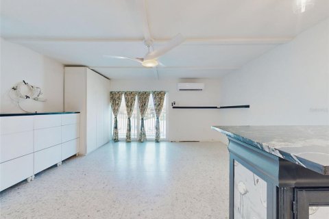 Condo in New Smyrna Beach, Florida, 1 bedroom  № 2221515 - photo 19